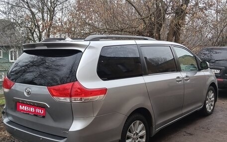 Toyota Sienna III, 2011 год, 1 750 000 рублей, 3 фотография