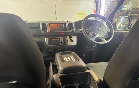 Toyota RegiusAce, 2016 год, 3 090 000 рублей, 13 фотография