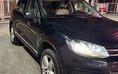 Volkswagen Touareg III, 2011 год, 1 900 000 рублей, 2 фотография