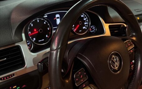 Volkswagen Touareg III, 2011 год, 1 900 000 рублей, 4 фотография