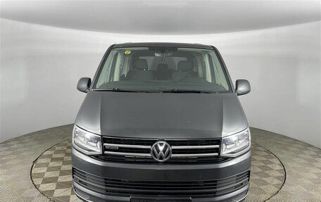 Volkswagen Caravelle T6 рестайлинг, 2016 год, 3 200 000 рублей, 2 фотография