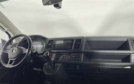 Volkswagen Caravelle T6 рестайлинг, 2016 год, 3 200 000 рублей, 12 фотография