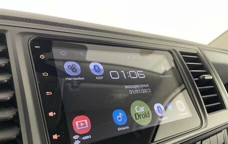 Volkswagen Caravelle T6 рестайлинг, 2016 год, 3 200 000 рублей, 15 фотография