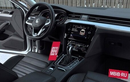 Volkswagen Passat B8 рестайлинг, 2019 год, 2 050 000 рублей, 10 фотография
