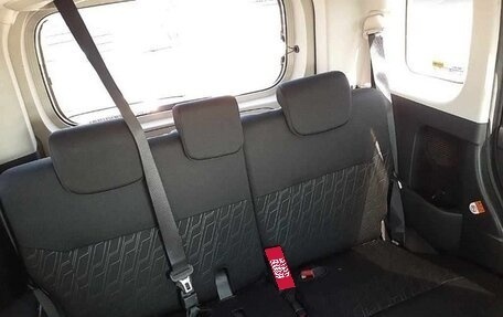 Toyota Roomy I, 2017 год, 650 000 рублей, 11 фотография