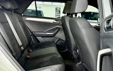 Volkswagen T-Roc I, 2023 год, 1 700 060 рублей, 12 фотография