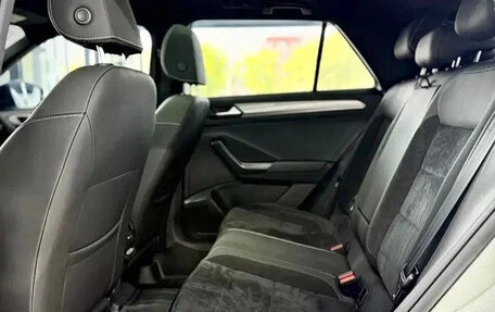 Volkswagen T-Roc I, 2023 год, 1 700 060 рублей, 10 фотография