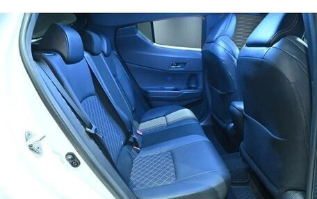 Toyota C-HR I рестайлинг, 2022 год, 1 765 000 рублей, 9 фотография