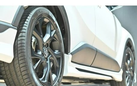 Toyota C-HR I рестайлинг, 2022 год, 1 765 000 рублей, 33 фотография