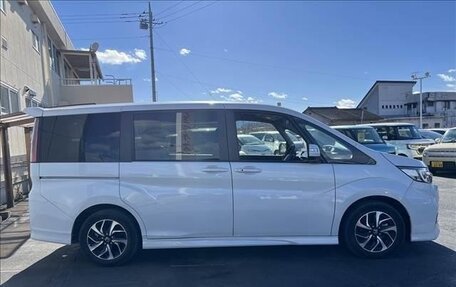 Honda Stepwgn, 2022 год, 2 410 007 рублей, 4 фотография