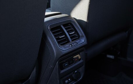 Volkswagen Tiguan II, 2021 год, 2 659 000 рублей, 22 фотография