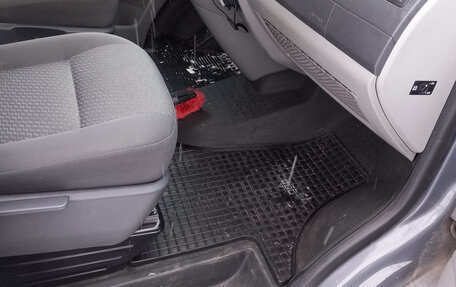 Volkswagen Caravelle T5, 2011 год, 1 750 000 рублей, 13 фотография