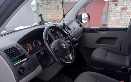 Volkswagen Caravelle T5, 2011 год, 1 750 000 рублей, 21 фотография