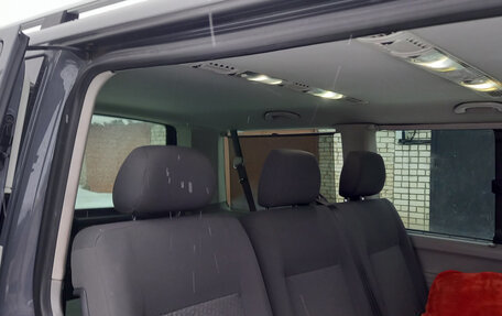 Volkswagen Caravelle T5, 2011 год, 1 750 000 рублей, 16 фотография