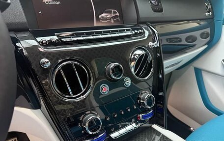 Rolls-Royce Cullinan, 2024 год, 132 000 096 рублей, 13 фотография