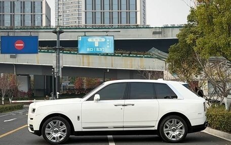 Rolls-Royce Cullinan, 2022 год, 36 000 000 рублей, 4 фотография