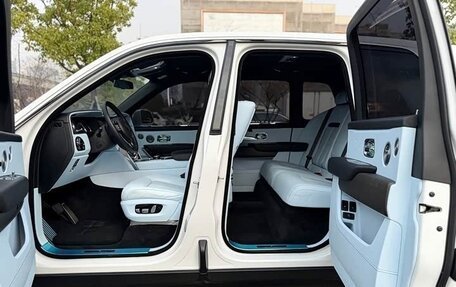 Rolls-Royce Cullinan, 2022 год, 36 000 000 рублей, 5 фотография