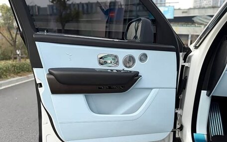 Rolls-Royce Cullinan, 2022 год, 36 000 000 рублей, 8 фотография