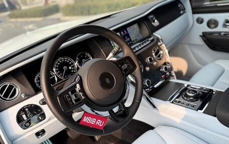 Rolls-Royce Cullinan, 2022 год, 36 000 000 рублей, 11 фотография