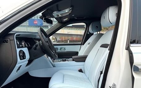 Rolls-Royce Cullinan, 2022 год, 36 000 000 рублей, 13 фотография