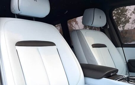 Rolls-Royce Cullinan, 2022 год, 36 000 000 рублей, 16 фотография