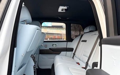 Rolls-Royce Cullinan, 2022 год, 36 000 000 рублей, 14 фотография