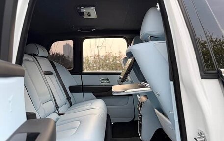 Rolls-Royce Cullinan, 2022 год, 36 000 000 рублей, 20 фотография