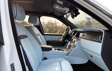 Rolls-Royce Cullinan, 2022 год, 36 000 000 рублей, 19 фотография