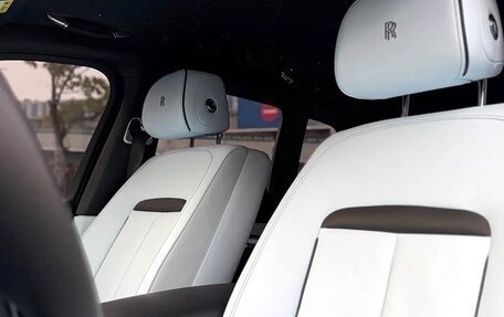 Rolls-Royce Cullinan, 2022 год, 36 000 000 рублей, 17 фотография