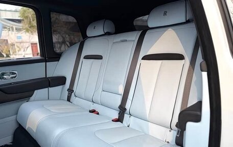 Rolls-Royce Cullinan, 2022 год, 36 000 000 рублей, 15 фотография