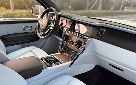 Rolls-Royce Cullinan, 2022 год, 36 000 000 рублей, 18 фотография