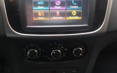 Renault Logan II, 2016 год, 850 000 рублей, 10 фотография