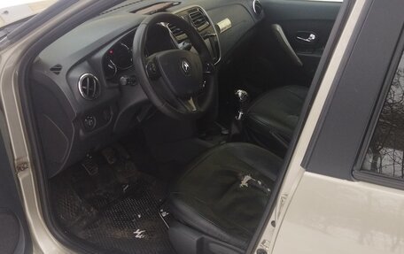 Renault Logan II, 2016 год, 850 000 рублей, 14 фотография