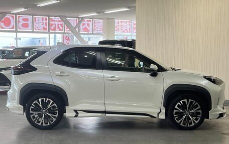 Toyota Yaris Cross, 2022 год, 1 640 000 рублей, 7 фотография