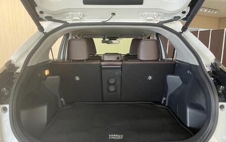 Toyota Yaris Cross, 2022 год, 1 640 000 рублей, 14 фотография