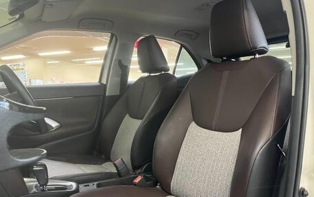 Toyota Yaris Cross, 2022 год, 1 640 000 рублей, 11 фотография