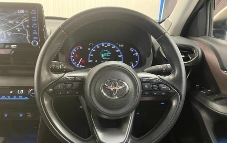 Toyota Yaris Cross, 2022 год, 1 640 000 рублей, 10 фотография