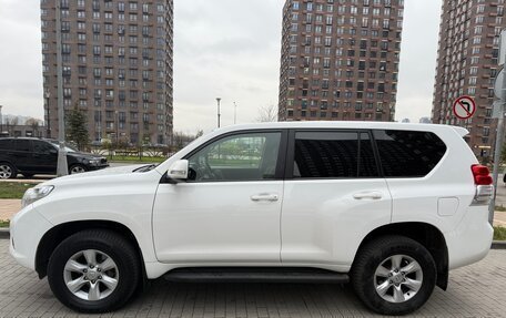 Toyota Land Cruiser Prado 150 рестайлинг 2, 2013 год, 2 630 000 рублей, 2 фотография