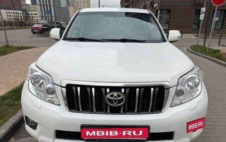 Toyota Land Cruiser Prado 150 рестайлинг 2, 2013 год, 2 630 000 рублей, 8 фотография