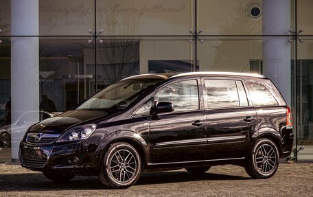 Opel Zafira B, 2013 год, 795 000 рублей, 1 фотография