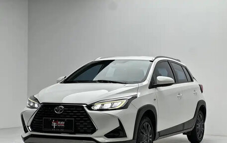 Toyota Yaris XP150 рестайлинг, 2022 год, 1 000 000 рублей, 1 фотография