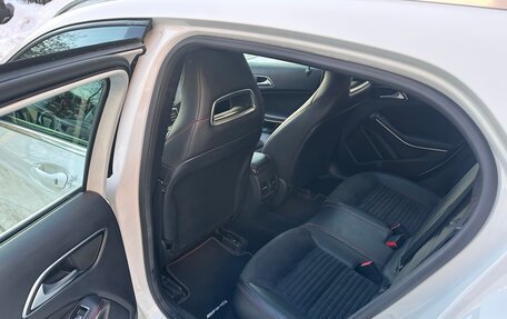 Mercedes-Benz GLA, 2019 год, 2 600 000 рублей, 14 фотография