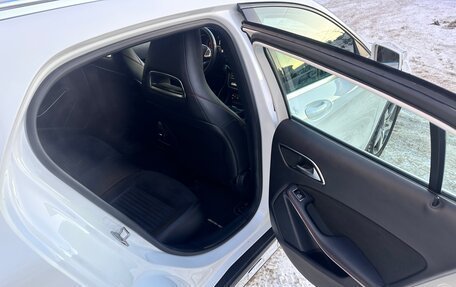 Mercedes-Benz GLA, 2019 год, 2 600 000 рублей, 16 фотография