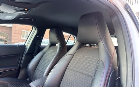 Mercedes-Benz GLA, 2019 год, 2 600 000 рублей, 13 фотография