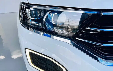 Volkswagen T-Roc I, 2021 год, 1 319 000 рублей, 2 фотография