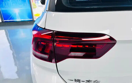 Volkswagen T-Roc I, 2021 год, 1 319 000 рублей, 5 фотография