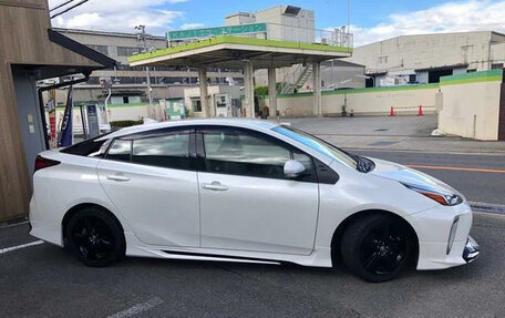 Toyota Prius IV XW50, 2022 год, 1 789 000 рублей, 10 фотография