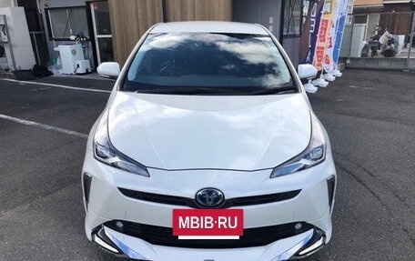 Toyota Prius IV XW50, 2022 год, 1 789 000 рублей, 2 фотография