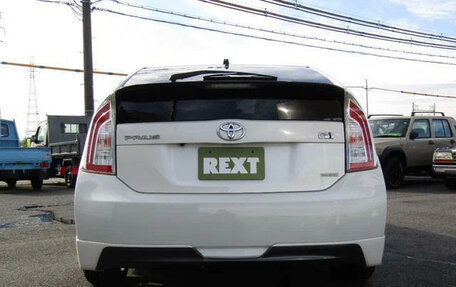 Toyota Prius, 2015 год, 1 223 000 рублей, 3 фотография