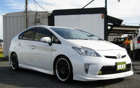 Toyota Prius, 2015 год, 1 223 000 рублей, 2 фотография